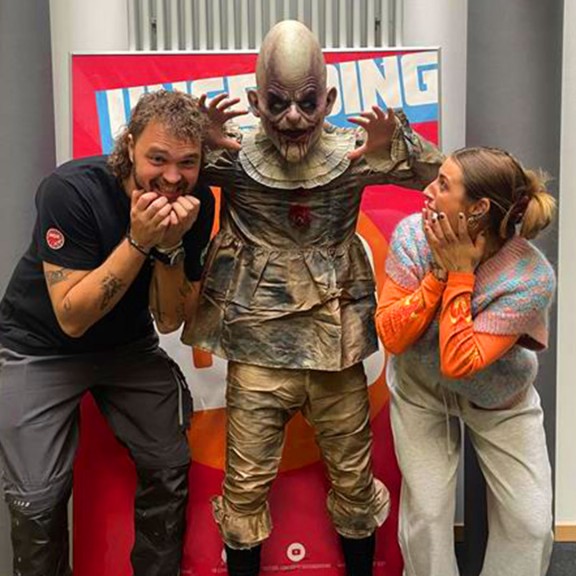 Bild: Horrorclown erschreckt Franz und Shanna