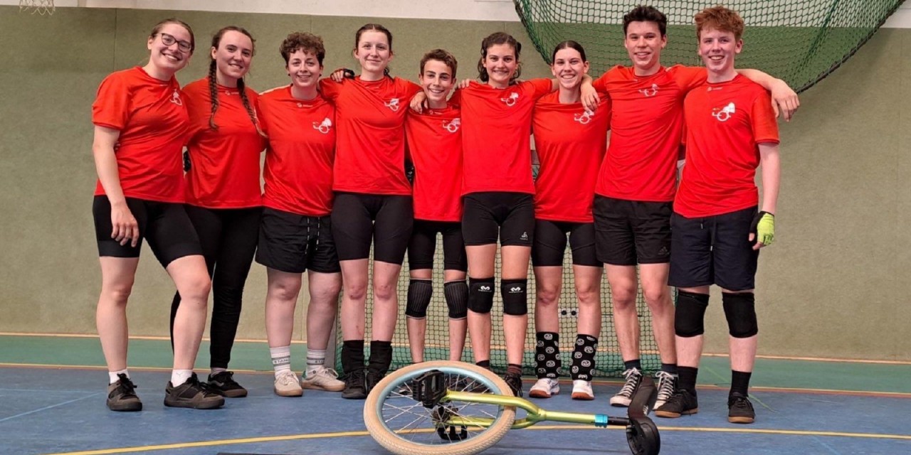 Bild: Bundesligaspielerin Malena über Einradhockey