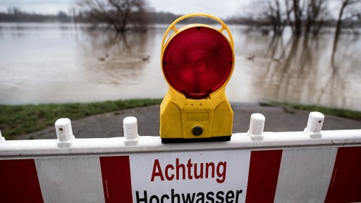 Foto:Absperrung wegen Hochwasser